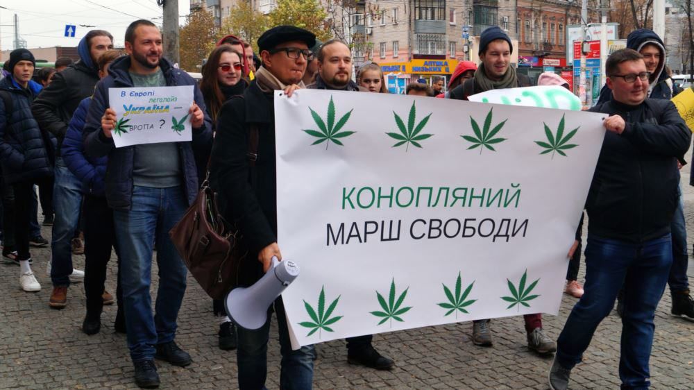 Маніпуляція і розмивання вимог: в Україні одночасно пройшли два мітинги за легалізацію канабісу
