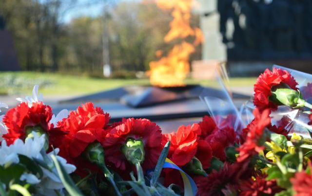 В Україні відзначають 74-у річницю визволення від фашистських загарбників В Україні відзначають 74-у річницю визволення від фашистських загарбників