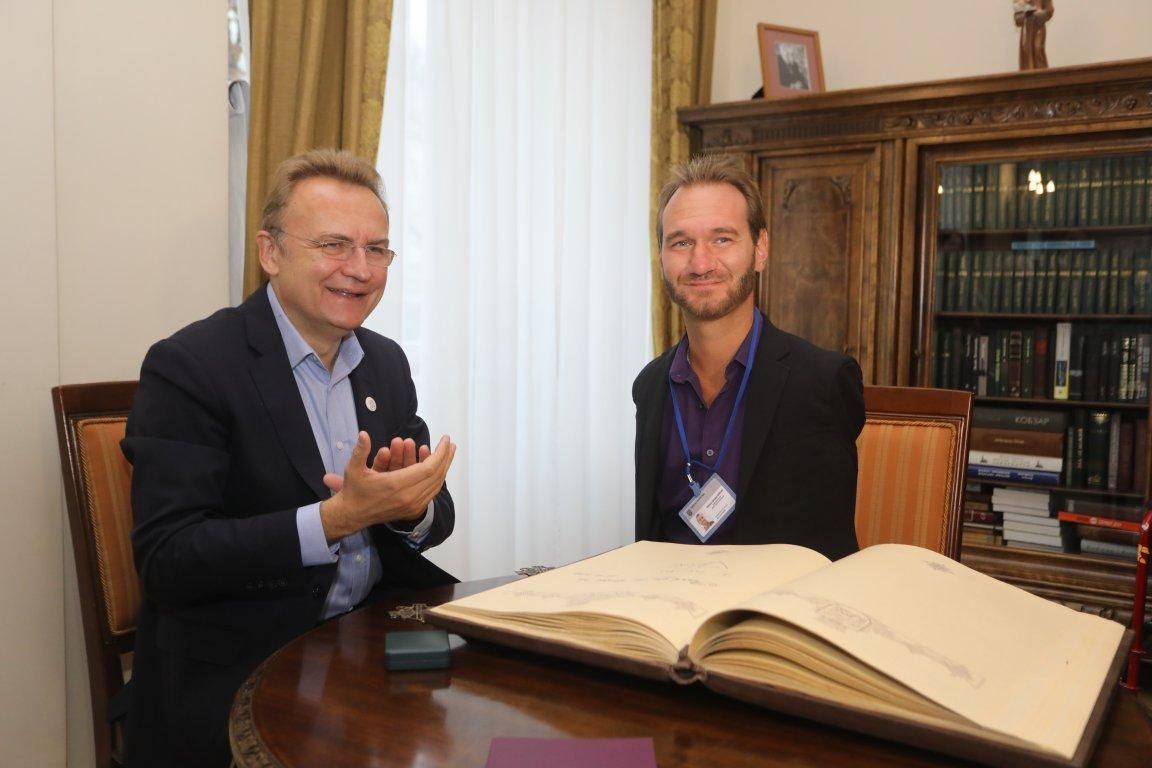 Нік Вуйчич став радником мера Львова