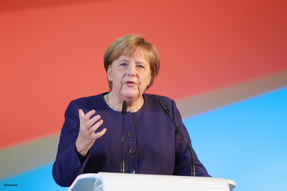 У Меркель відреагували на інформацію, що вона йде з посади