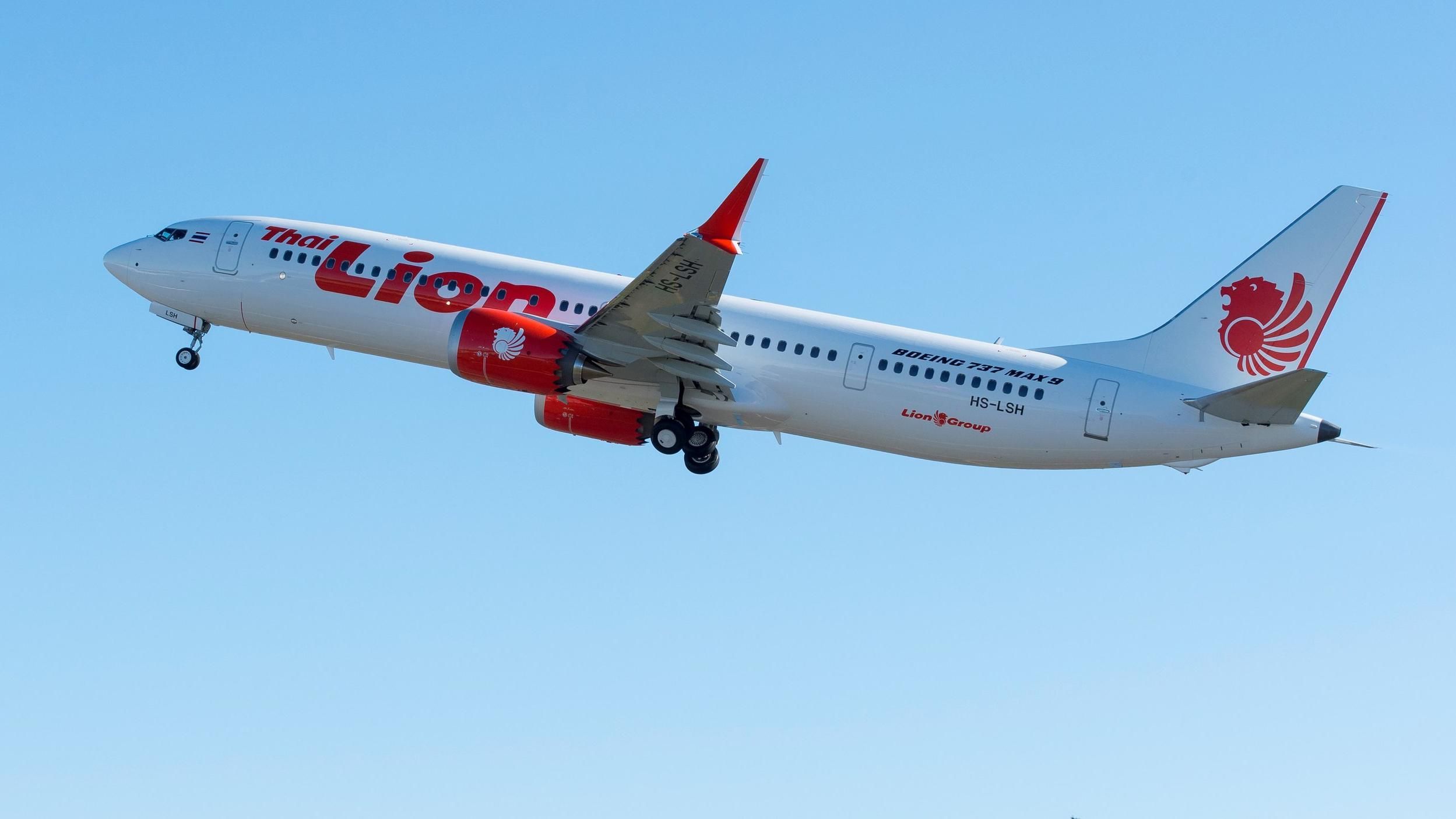 Падіння Boeing 737 в Індонезії: відео з салону боїнгу Падіння Boeing 737 в Індонезії: відео з салону боїнгу