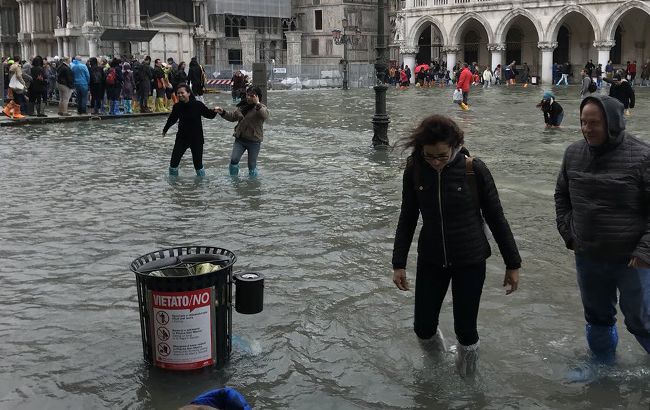 Сильні зливи затоплюють Італію – закрили сотні шкіл, є жертви: фото та відео
