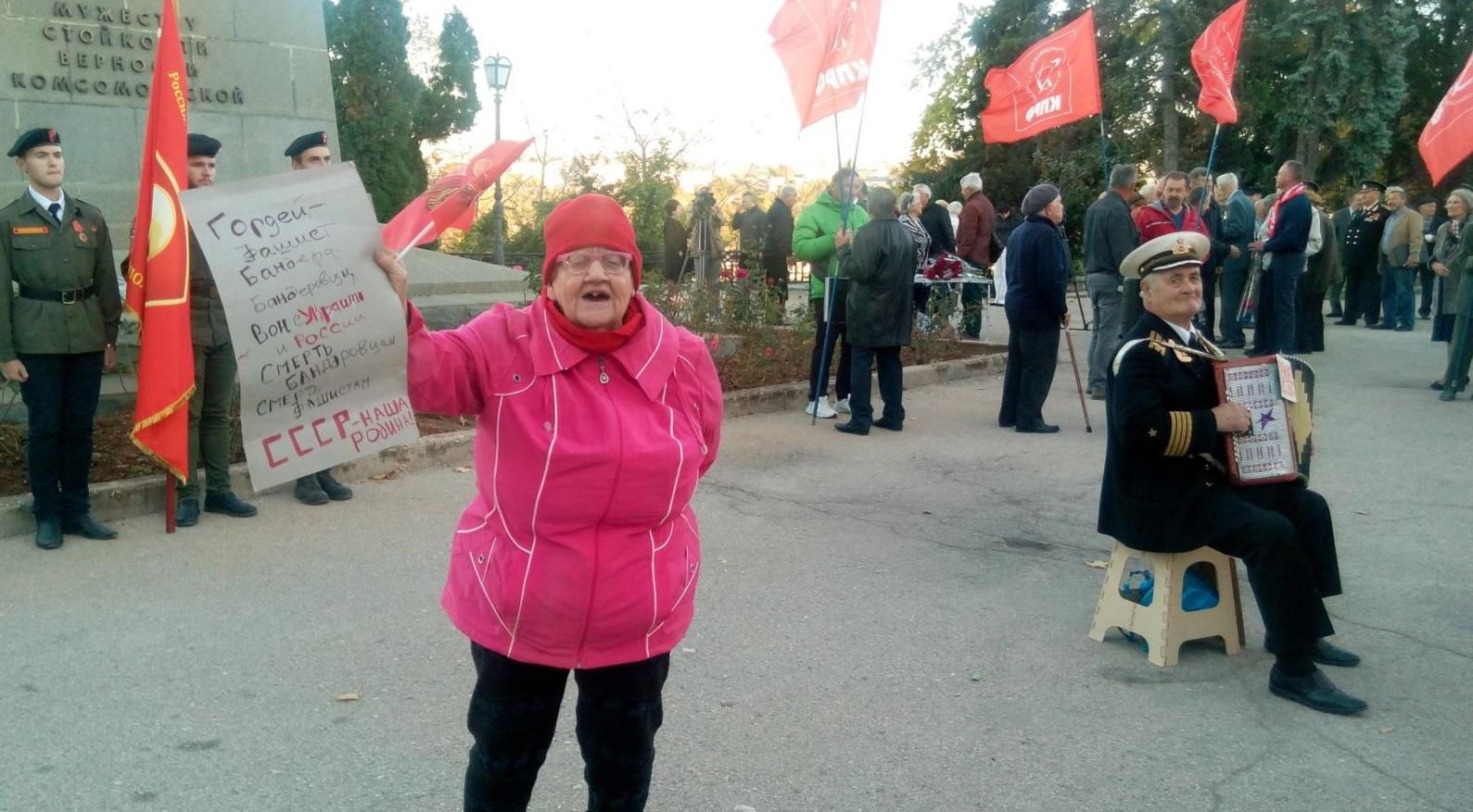 Святкують тиждень: окупанти у Криму влаштували "грандіозне" відзначення століття комсомолу Святкують тиждень: окупанти у Криму влаштували "грандіозне" відзначення століття комсомолу