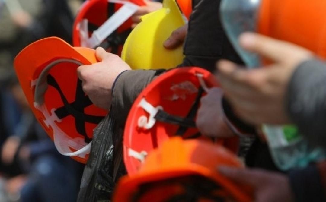 В Лисичанске 12 день бастуют шахтеры под землей