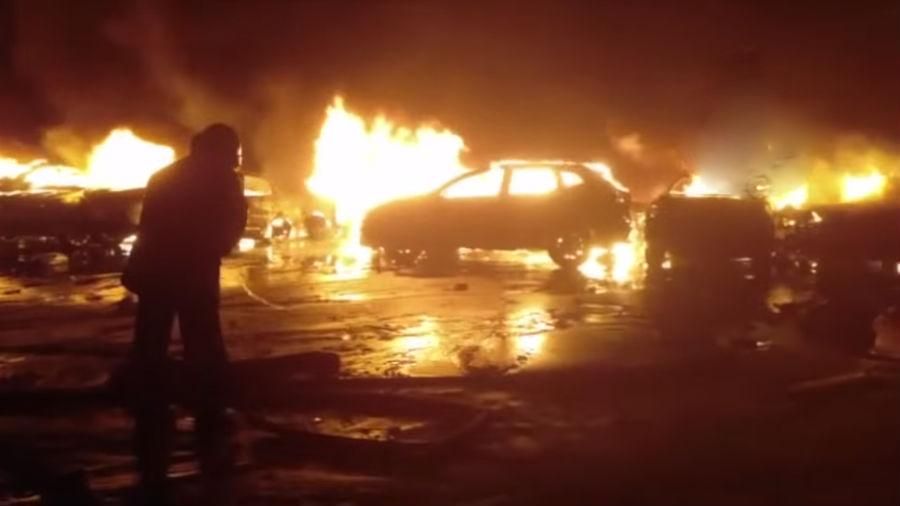 Сотни элитных Maserati сгорели в масштабном пожаре в Италии: фото и видео