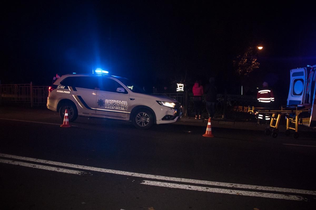 У Києві поліцейські випадково збили чоловіка, що пограбував перехожого У Києві поліцейські випадково збили чоловіка, що пограбував перехожого