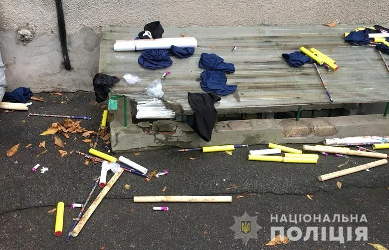 Київ активісти поліція затримання балаклави фаєри зброя Київ активісти поліція затримання балаклави фаєри зброя