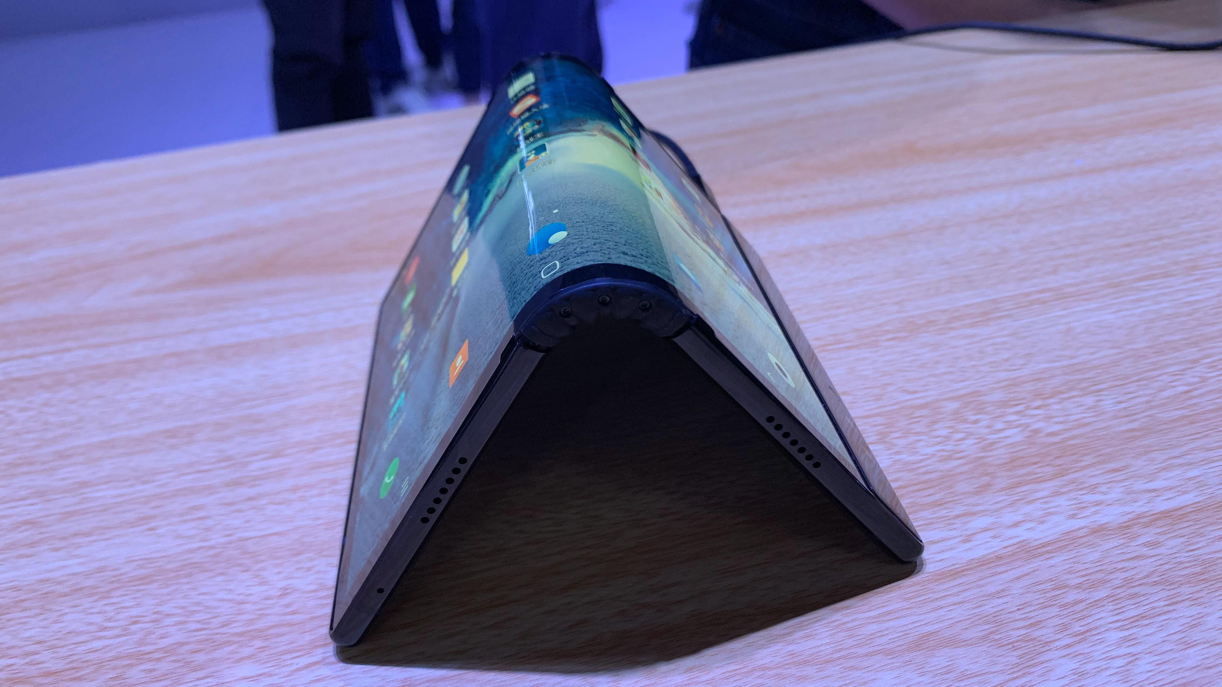 FlexPai: первый гибкий смартфон представили официально FlexPai: первый гибкий смартфон представили официально