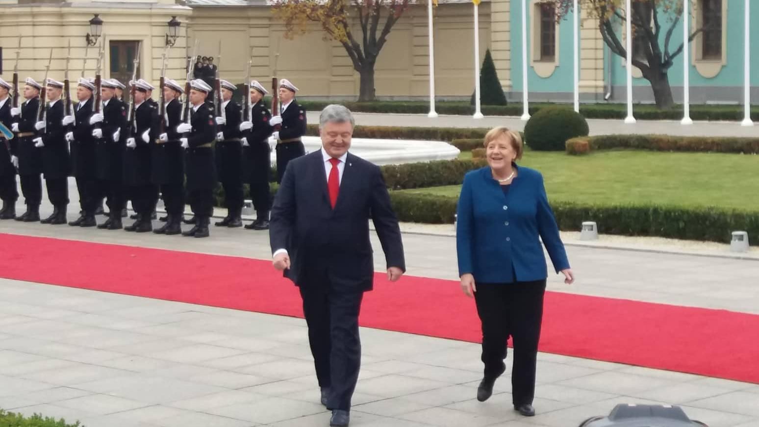 Меркель зустрілась із Порошенком у Києві: фотофакт