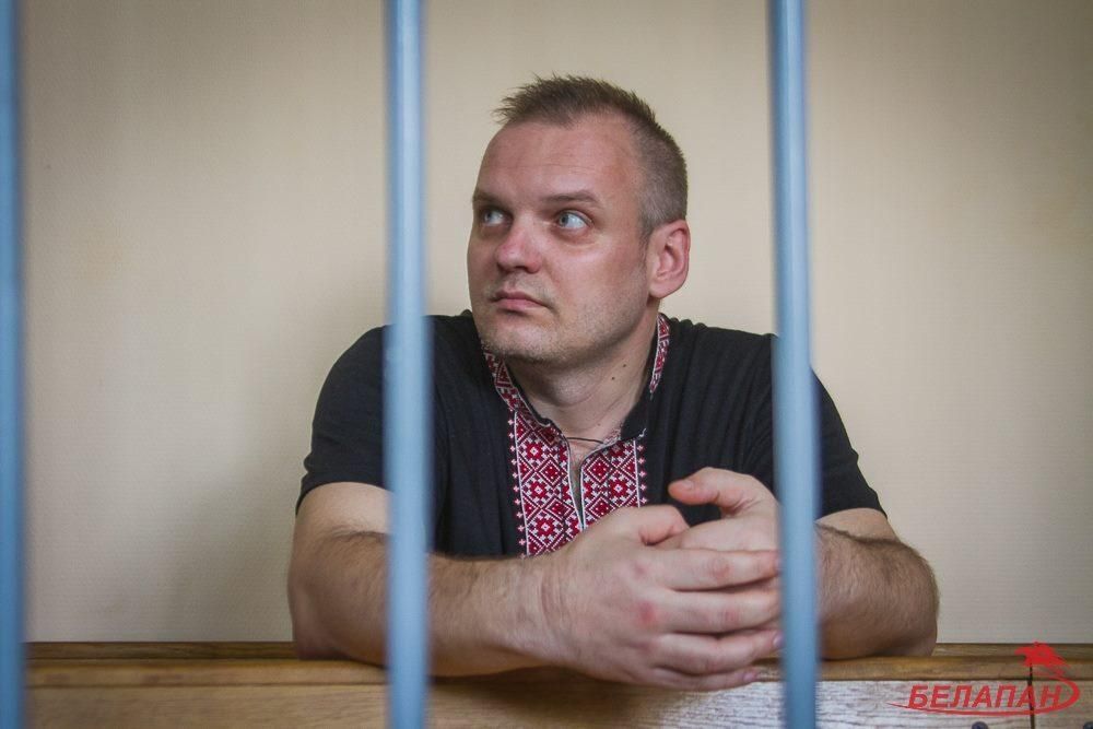"Привіт зі свободи": засуджений у Білорусі журналіст Дмитро Галко виїхав в Україну