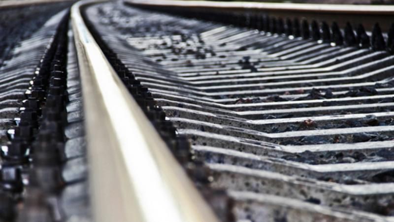 16-летней школьнице, которая попала под поезд, ампутируют ногу 16-летней школьнице, которая попала под поезд, ампутируют ногу