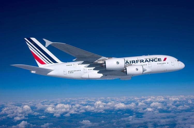 Россия не пустила французский пассажирский самолет в свое воздушное пространство: подробности