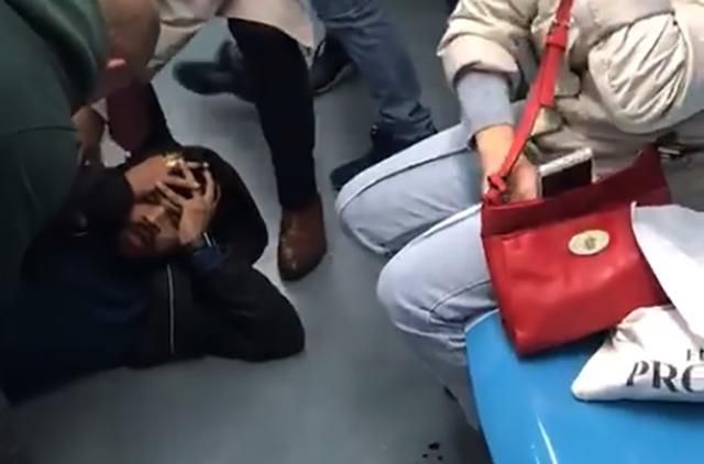 Українці в Італії напали на пасажира метро: відео