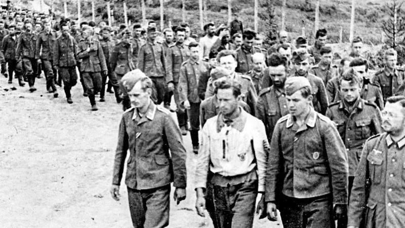 В России на улице выведут "нацистов" и затем проведут над ними суд В России на улице выведут "нацистов" и затем проведут над ними суд