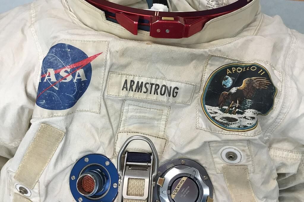 Скафандр Армстронга, побывавший на Луне, продали за 88 тысяч долларов Скафандр Армстронга, побывавший на Луне, продали за 88 тысяч долларов