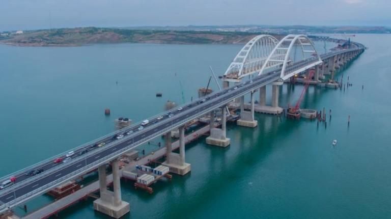 "Даже танков не видно": в сети показали новые фото пустого Крымского моста