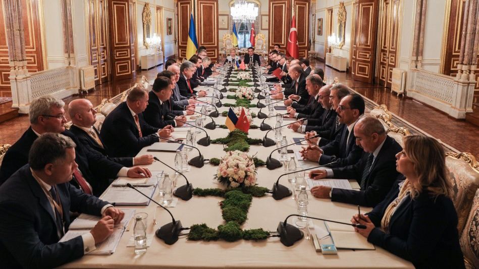 Візит української делегації на чолі з Порошенком до Туреччини: які документи підписали сторони 
