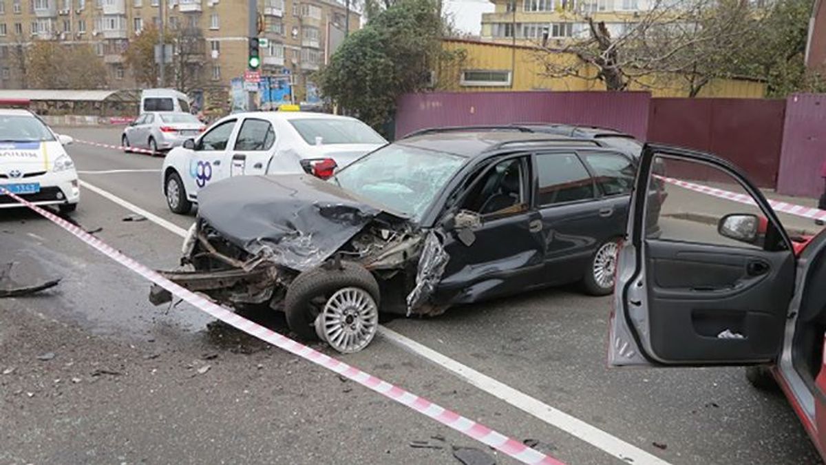 Масштабное ДТП в Киеве: нетрезвый водитель протаранил три авто – фото и видео