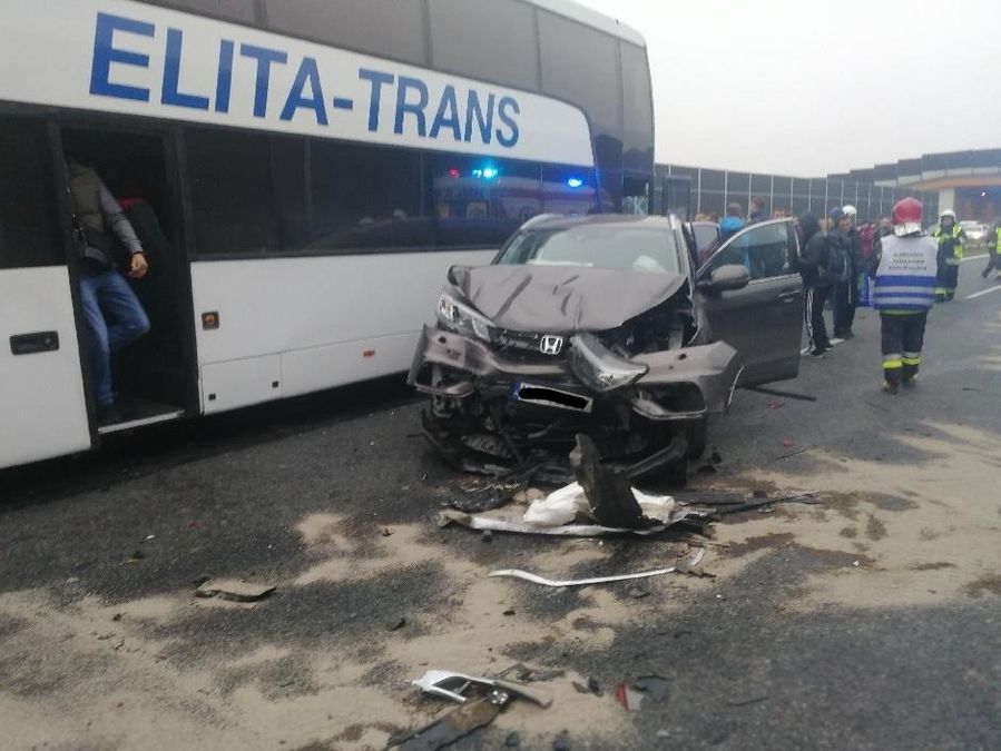 Украинский автобус в Польше попал в ДТП, много раненых: фото
Украинский автобус в Польше попал в ДТП, много раненых: фото