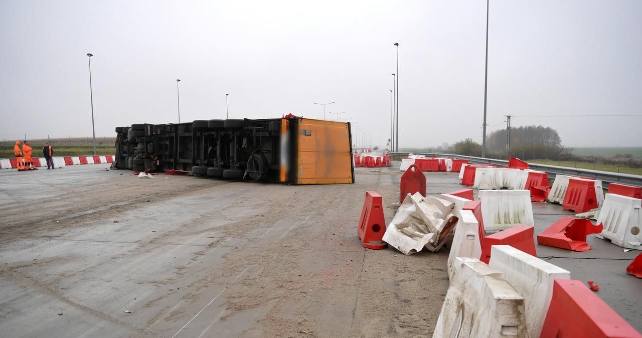 У Польщі перекинулася українська вантажівка: водій був напідпитку 