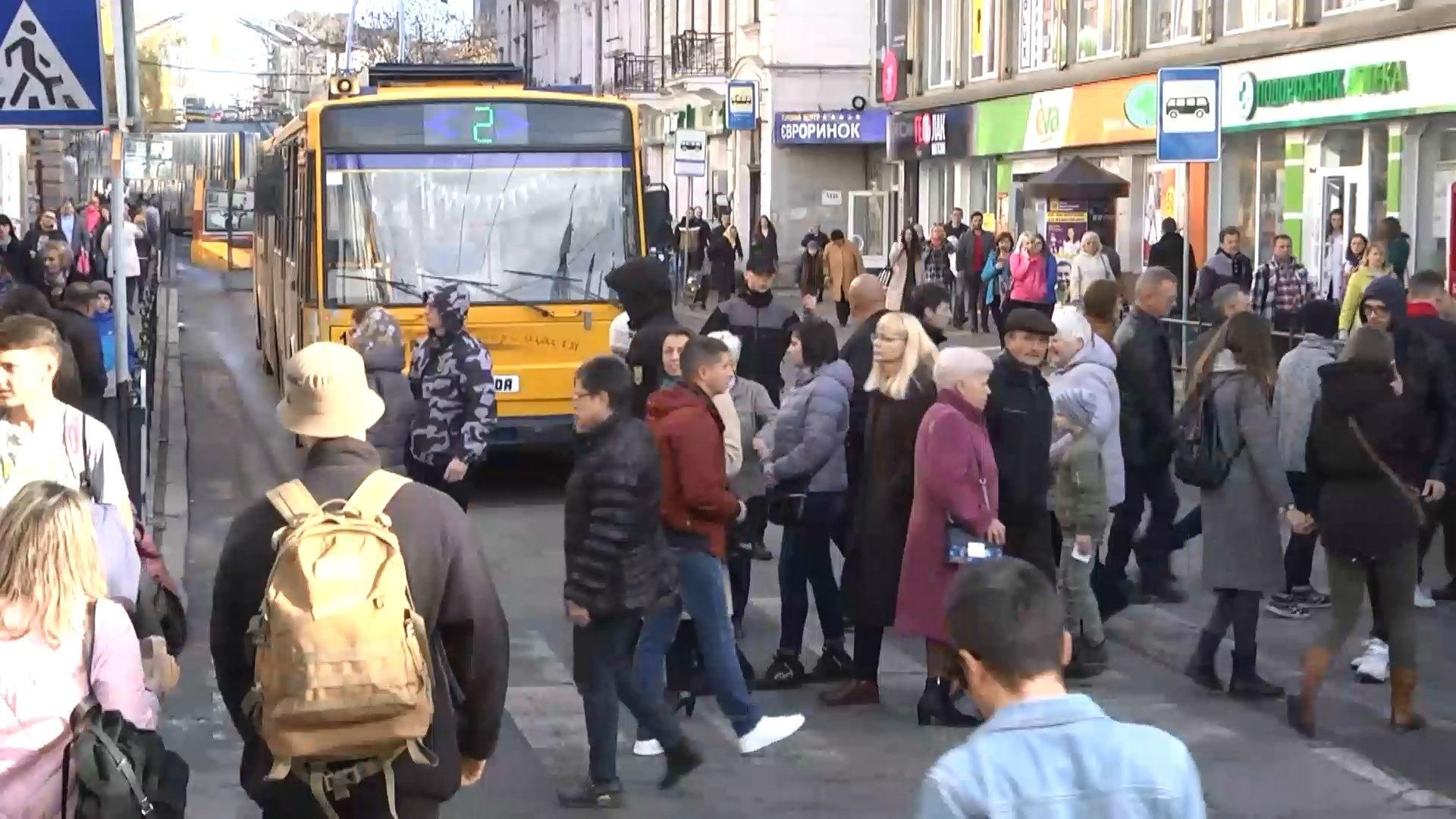 У Тернополі скасували підвищення цін на проїзд у громадському транспорті У Тернополі скасували підвищення цін на проїзд у громадському транспорті