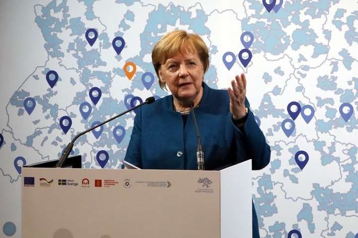 Германия на стороне Украины, – швейцарское издание о визите Меркель в Киев