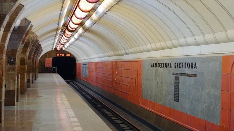 У Харківському метро затримали чоловіка з гранатометом: фото, відео