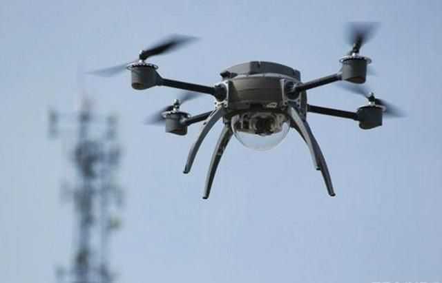 Біля військової частини в Україні помітили підозрілий безпілотник Біля військової частини в Україні помітили підозрілий безпілотник