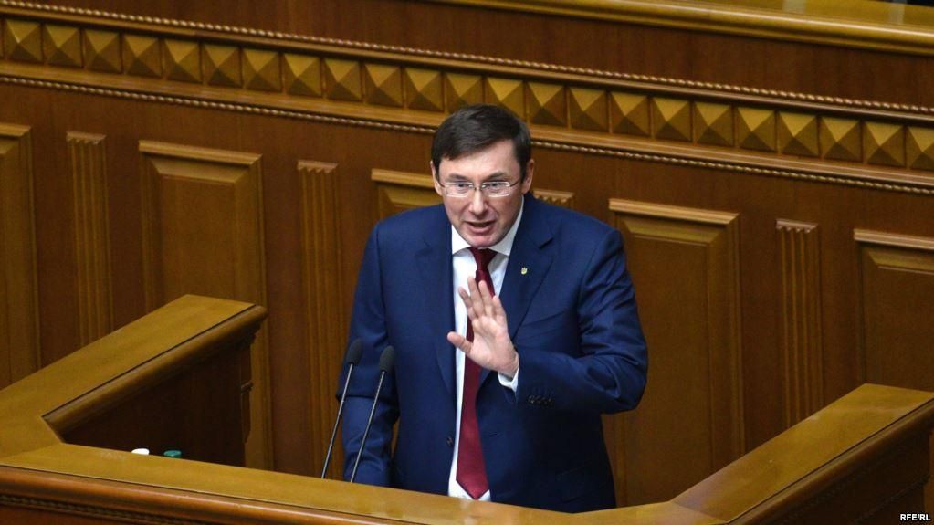 Лещенко объяснил, для чего Порошенко нужна отставка Луценко