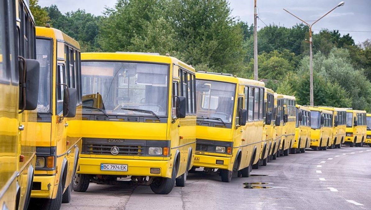 "Я ваше прохання в бак не залию": у Тернополі водії маршруток відмовилися виходити у рейс "Я ваше прохання в бак не залию": у Тернополі водії маршруток відмовилися виходити у рейс
