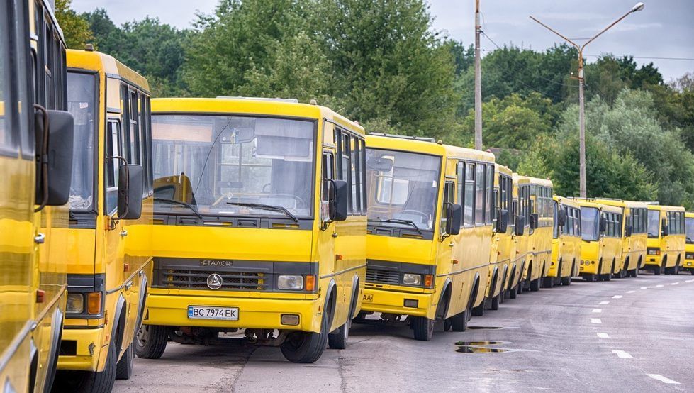 "Я вашу просьбу в бак не залью": в Тернополе водители маршруток отказались выходить на рейс