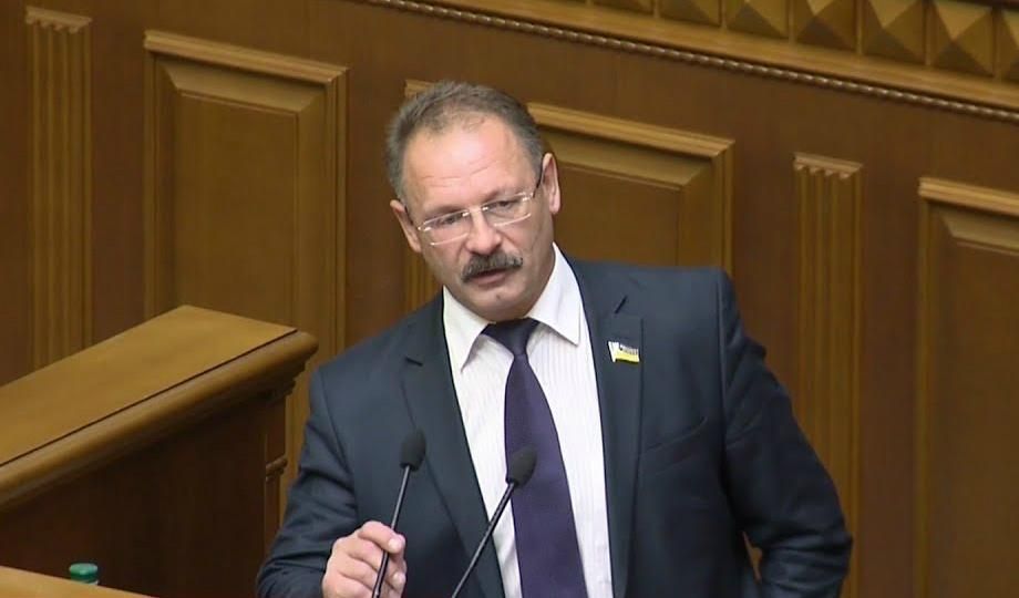 Скандальний Барна хоче позбавити акредитації до парламенту журналіста, якого сам облаяв