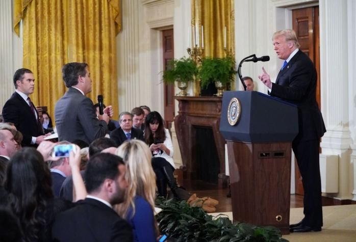 В США лишили аккредитации журналиста за хамское поведение на пресс-конференции Трампа