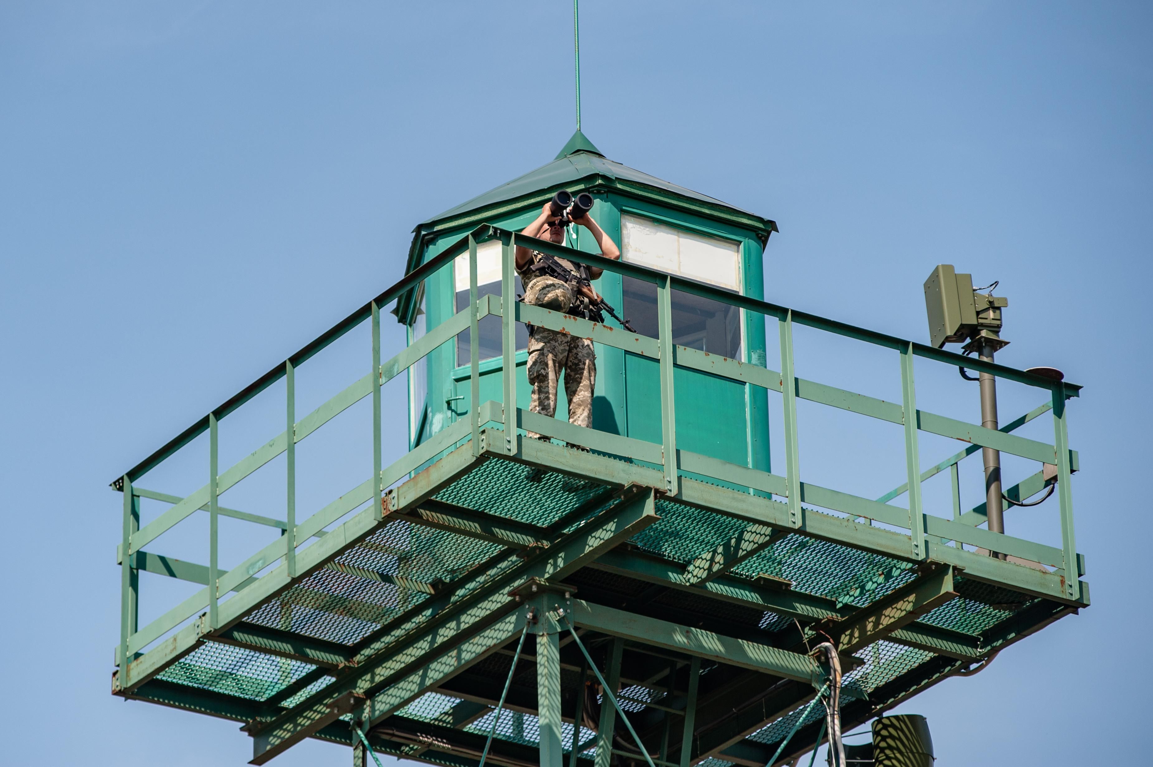 На Буковине контрабандисты напали на пограничников На Буковине контрабандисты напали на пограничников