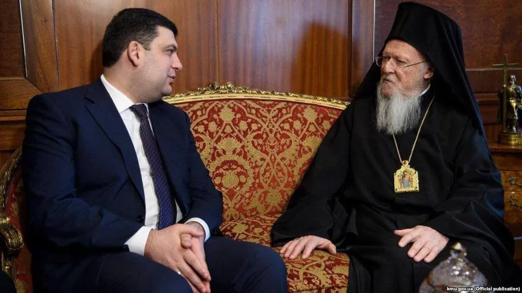 Прем'єр-міністр України Володимир Гройсман і вселенський патріарх Варфоломій І Прем'єр-міністр України Володимир Гройсман і вселенський патріарх Варфоломій І