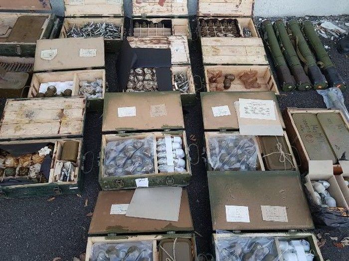 З окупованого Донбасу спробували вивезти цілий арсенал військових засобів ураження: фото і відео