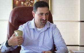 Директор "Укрпошти" отримує шалену зарплату в той час, як листоноші – тисячу гривень