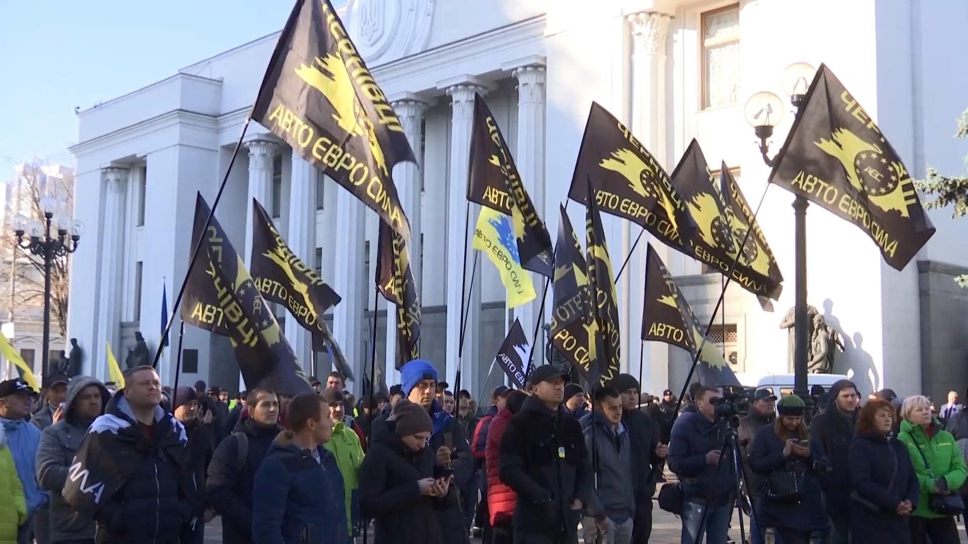 Конфликты с "бляхерами" могут привести к появлению новой политической партии, – эксперт Конфликты с "бляхерами" могут привести к появлению новой политической партии, – эксперт