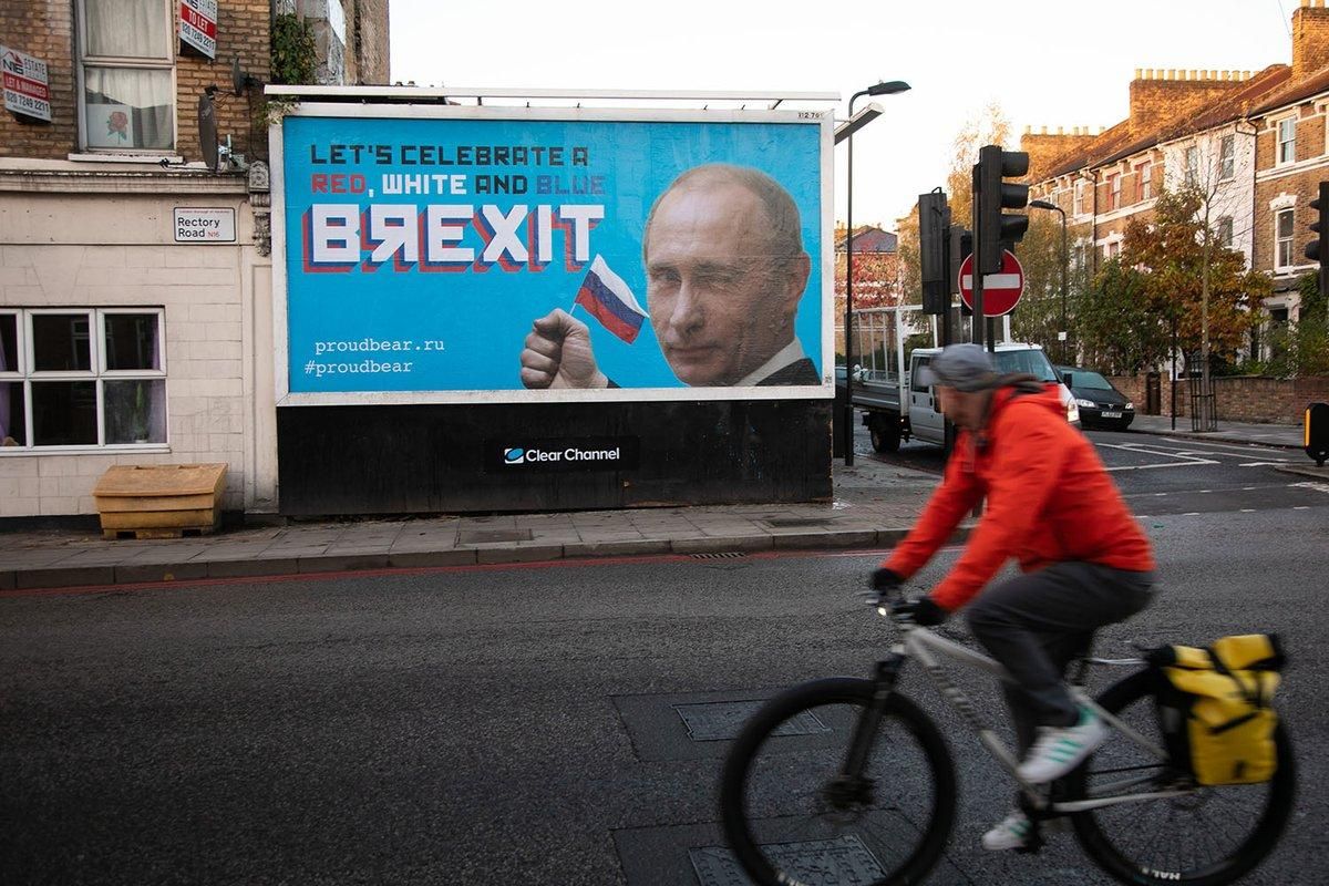 В Лондоне появились билборды с Путиным на тему Brexit: фото