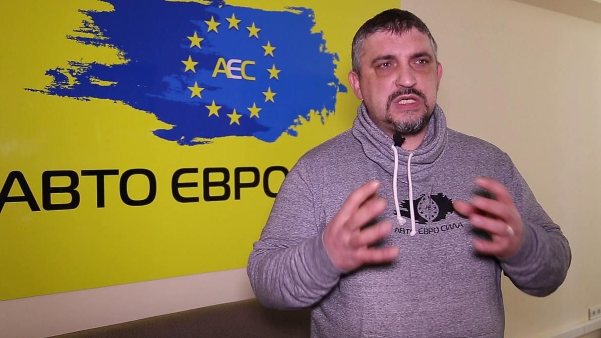 Закон по авто на еврономерах: лидер "Авто Евро Силы" сжег свой автомобиль в знак протеста