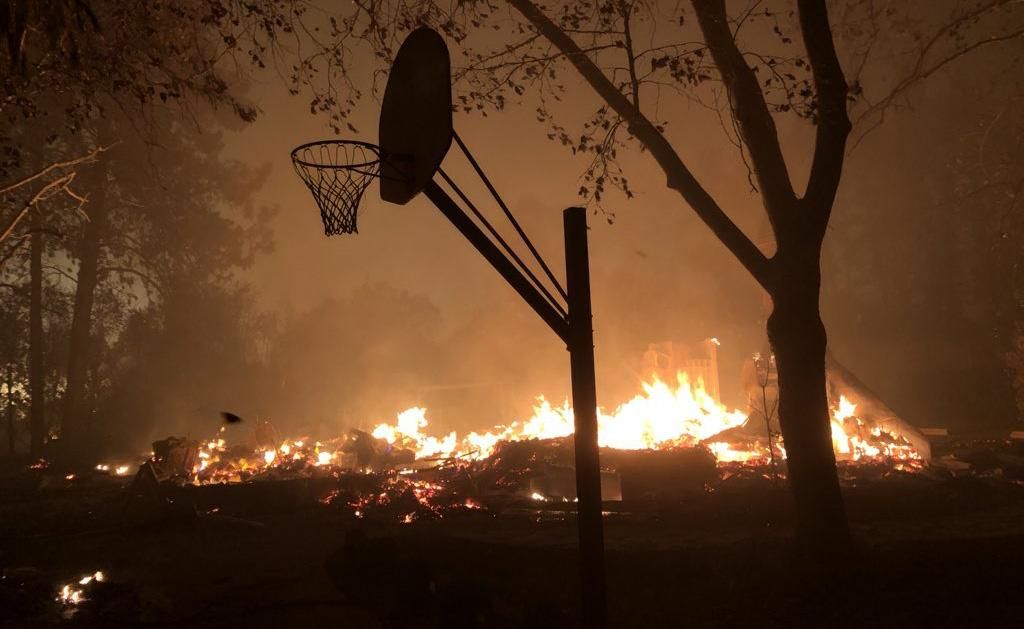 Калифорнию охватили масштабные пожары, есть жертвы: фото и видео