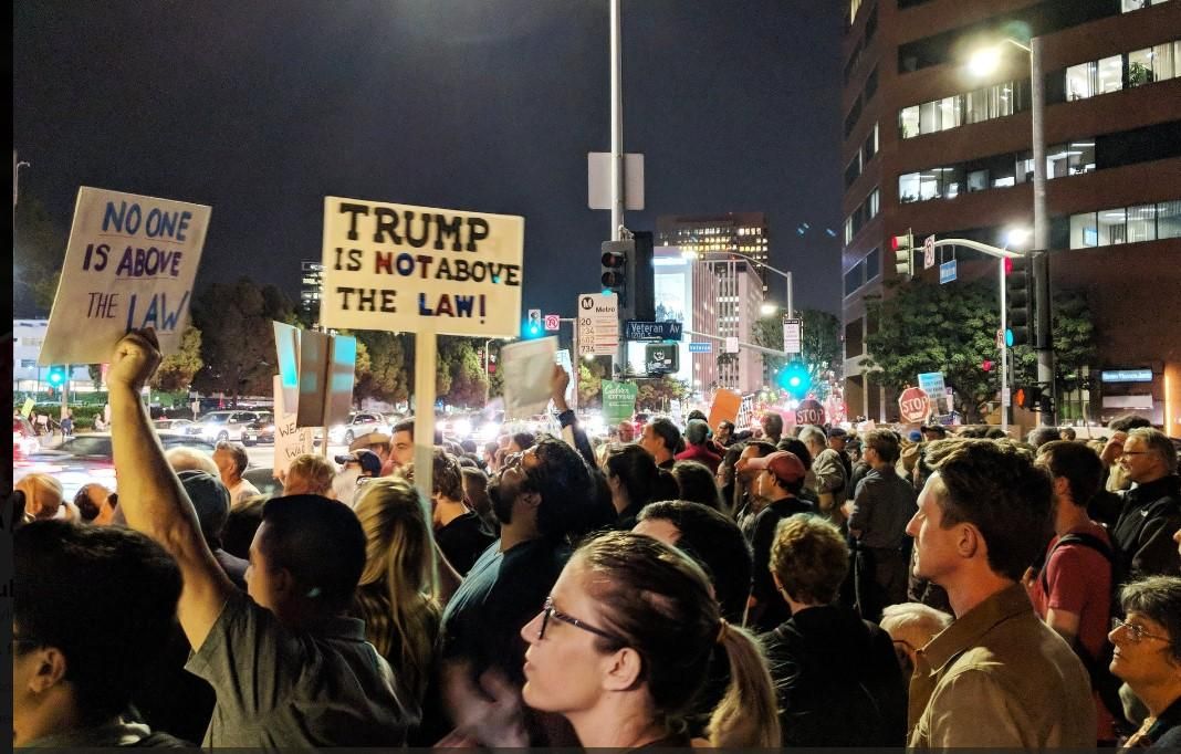 Вмешательство России в выборы США: начались протесты с требованием защитить расследование Вмешательство России в выборы США: начались протесты с требованием защитить расследование