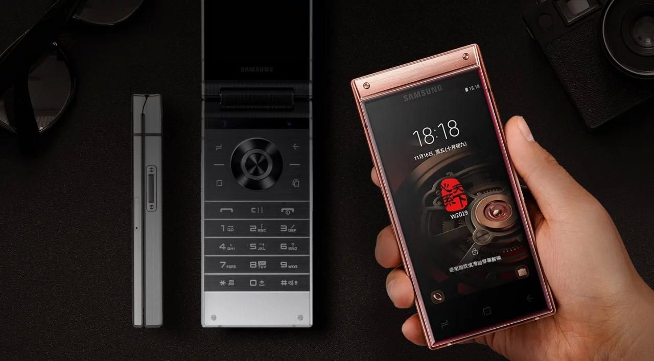Samsung представив новий смартфон-"жабку" W2019: чим вразить флагман