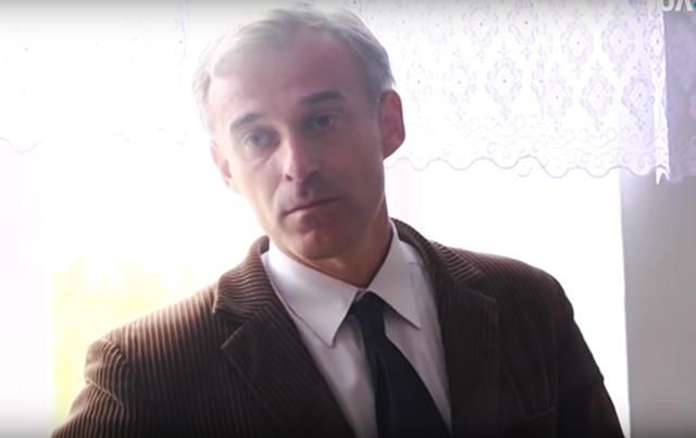 На Рівненщині покарали вчителя, який тягав за вухо школяра за вітання "Слава Україні" На Рівненщині покарали вчителя, який тягав за вухо школяра за вітання "Слава Україні"