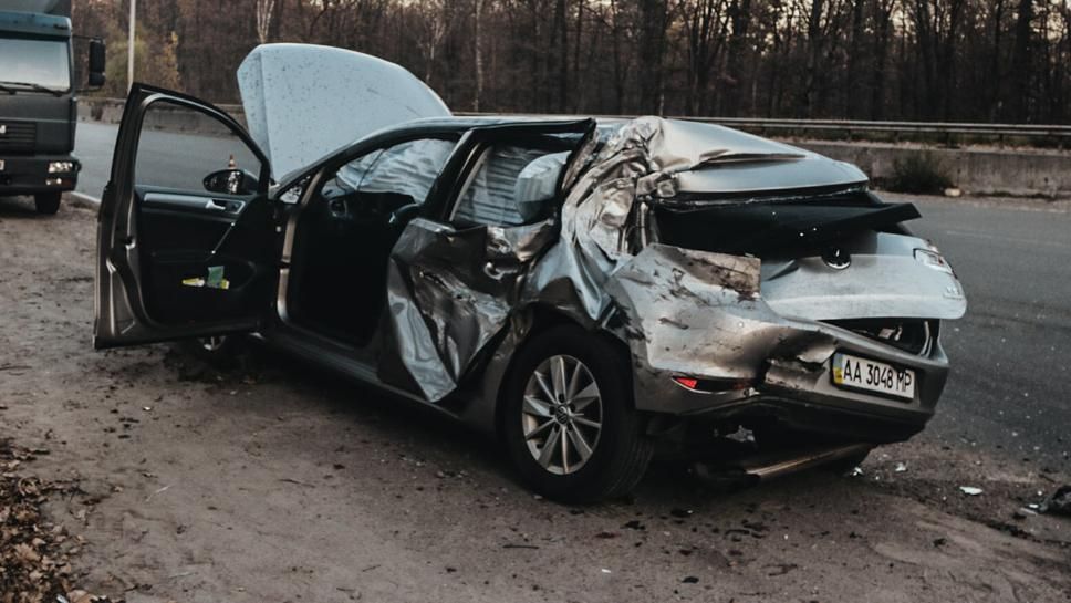 В сеть попал момент ДТП с участием авто Лещенко и грузовика
В сеть попал момент ДТП с участием авто Лещенко и грузовика