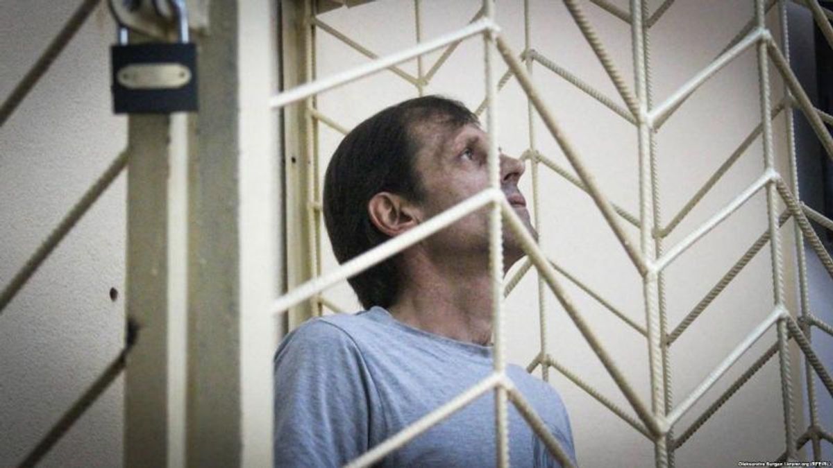 "Худий, блідий, але виглядає краще": сестра Балуха відвідала його в колонії "Худий, блідий, але виглядає краще": сестра Балуха відвідала його в колонії