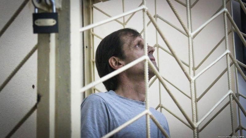 "Худой, бледный, но выглядит лучше": сестра Балуха посетила его в колонии "Худой, бледный, но выглядит лучше": сестра Балуха посетила его в колонии