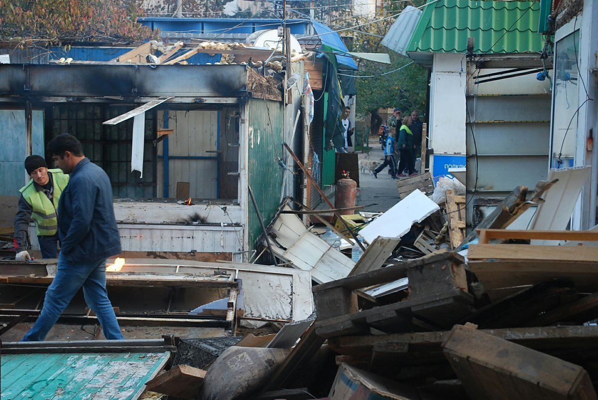 В Севастополе оккупанты сносят рынок: фото и видео В Севастополе оккупанты сносят рынок: фото и видео