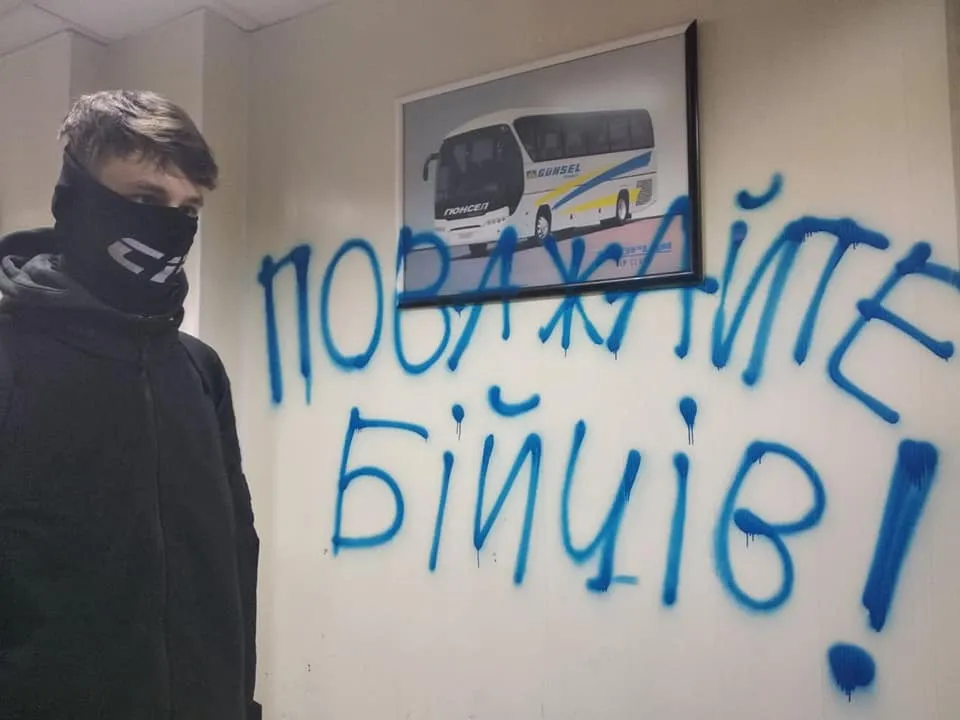 Автовокзал, Київ, перевізники, транспорт, ДНР, окупація, Росія, протести, C14 Автовокзал, Київ, перевізники, транспорт, ДНР, окупація, Росія, протести, C14