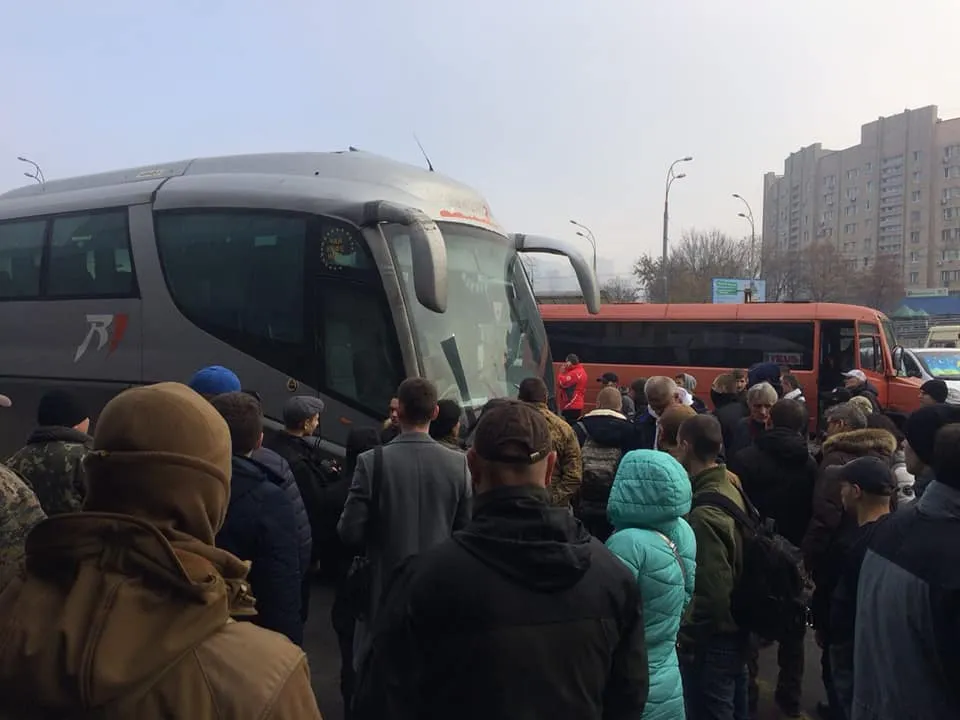Автовокзал, Київ, перевізники, транспорт, ДНР, окупація, Росія, протести, C14 Автовокзал, Київ, перевізники, транспорт, ДНР, окупація, Росія, протести, C14